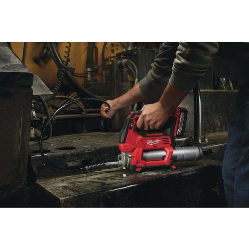 Pompe à graisse 18V M18 GG-0 (sans batterie ni chargeur) + boîte en carton - MILWAUKEE TOOL - 4933440493 pas cher Secondaire 2 L