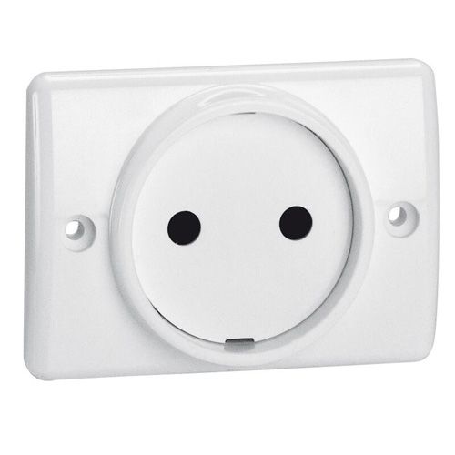 Prise à encastrer pour plinthe 16 A 250 V blanc 2P LEGRAND 050806 photo du produit Principale L