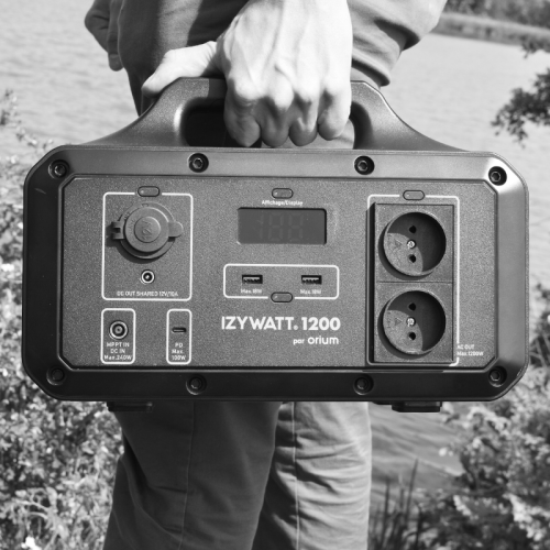 Pack station énergie portative IZYWATT 1200 + panneau solaire 200W pliant cadré - ORIUM - 39219 pas cher Secondaire 19 L