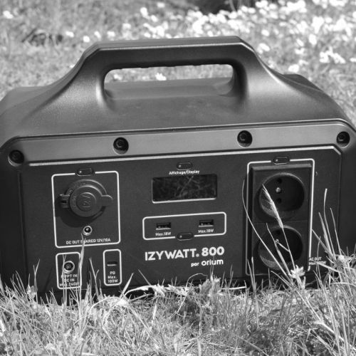 Pack station énergie portative IZYWATT 800 + panneau solaire 200W pliant cadré - ORIUM - 39217 pas cher Secondaire 10 L