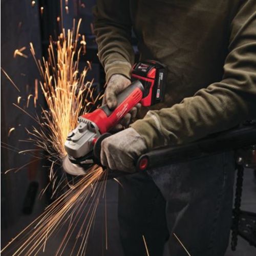 Meuleuse d'angle 18 V M18 HD18 AG-125-402C 125 mm + 2 batteries 4 Ah + chargeur M12 - 18C + coffret de transport MILWAUKEE 4933441507 photo du produit Secondaire 2 L