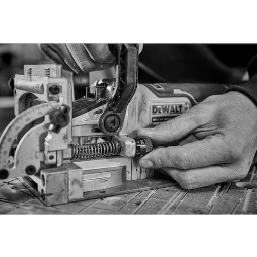 Fraiseuse à lamelles 18V XR Brushless + 2 batteries 5Ah + chargeur + coffret T-STAK - DEWALT - DCW682P2-QW pas cher Secondaire 8 L