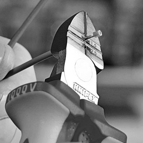 Pince à dénuder coupante de côté 1000V 160mm - KNIPEX - 14 26 160 pas cher Secondaire 1 L