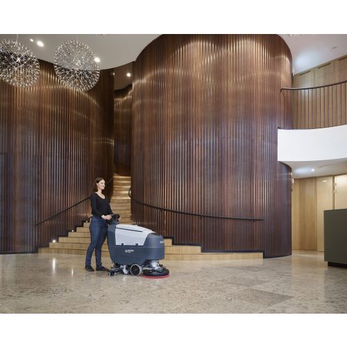 Autolaveuse 24 V SC401 B FULL PKG + 2 batteries 76 Ah + chargeur NILFISK 9087390020 photo du produit Secondaire 6 L