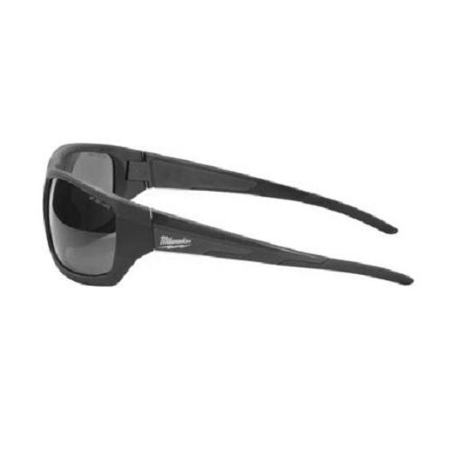 Lunettes de sécurité teintées PERFORMANCE 1PC - MILWAUKEE TOOL - 4932471884 pas cher Secondaire 1 L