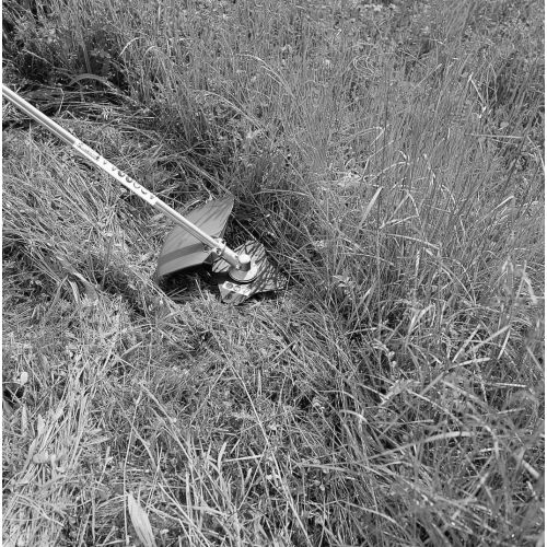Couteau à herbe 4 pales diamètre 230mm alésage 25,4mm - STIHL - 4001-713-3801 pas cher Secondaire 1 L