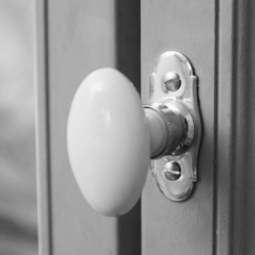 Bouton ovale sur platine finition laiton - MERIGOUS - V538711100 pas cher Secondaire 1 L