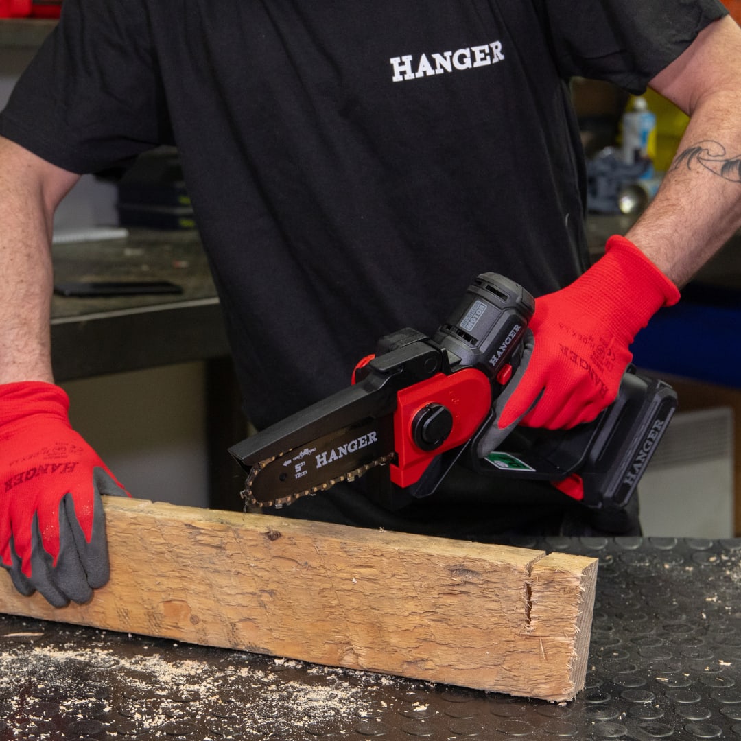 Scie d’élagage 18 V GS18S2 12 cm + batterie Li-Ion 2 Ah + chargeur rapide + sacoche de transport HANGER 430001 – Image 15