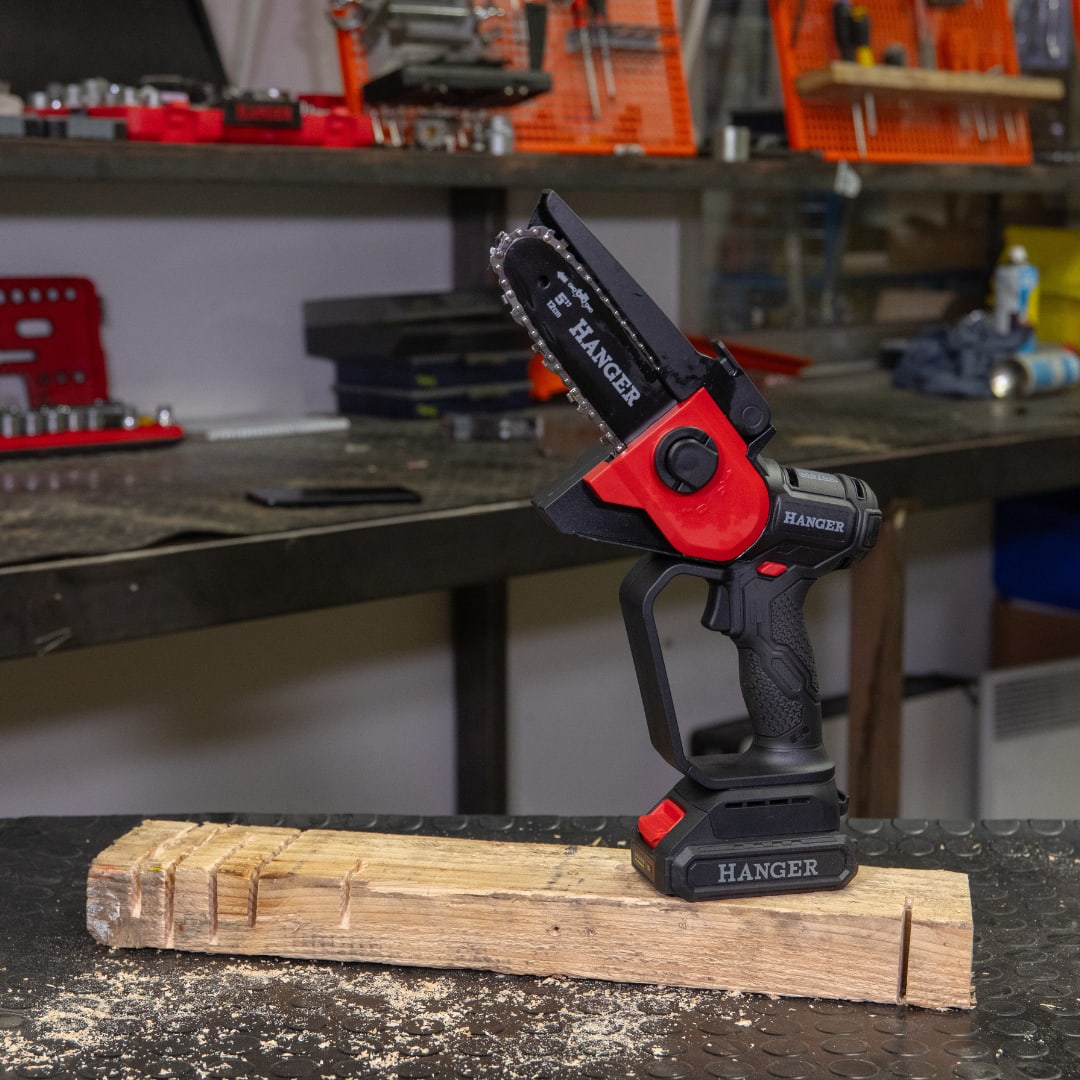 Scie d’élagage 18 V GS18S2 12 cm + batterie Li-Ion 2 Ah + chargeur rapide + sacoche de transport HANGER 430001 – Image 14