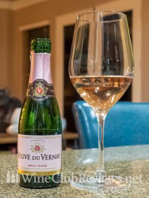 Veuve du Vernay, Crémant de Bourgogne Front of bottle with glass of wine