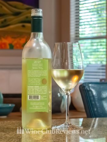 Camaraderie Cellars Pinot Gris Yakima Valley: front of bottle with wine in glass