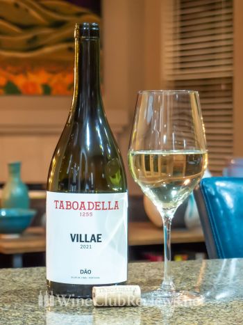 Taboadella 2021 Villae (Branco) Front Label with Glass