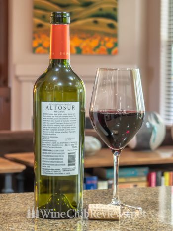 Sophenia Altosur Malbec: front of bottle with wine in glass