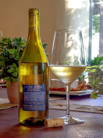 Chardonnay, Sonoma County: front of bottle with wine in glass