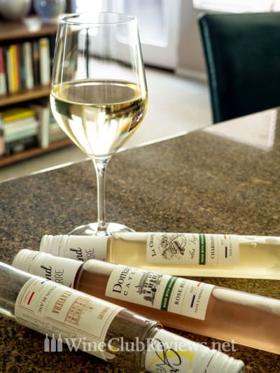 Le Grand Verre samples with wine glass
