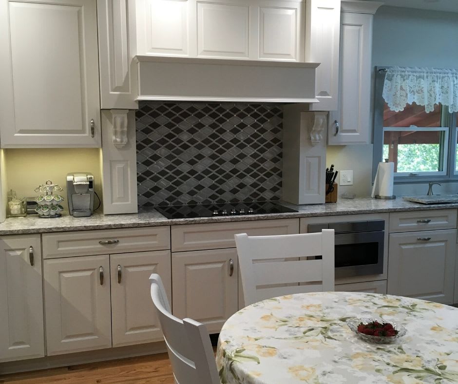 https://res.cloudinary.com/affordable-interiors/images/f_auto,q_auto/v1607607002/ai_media/1890s-grayslake-kitchen-remodel-after-10/1890s-grayslake-kitchen-remodel-after-10.jpg?_i=AA