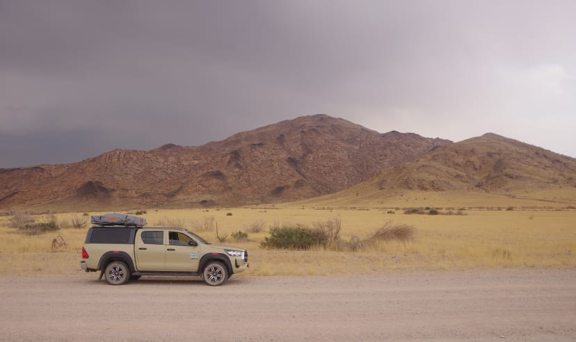 Equipped camping vehicle