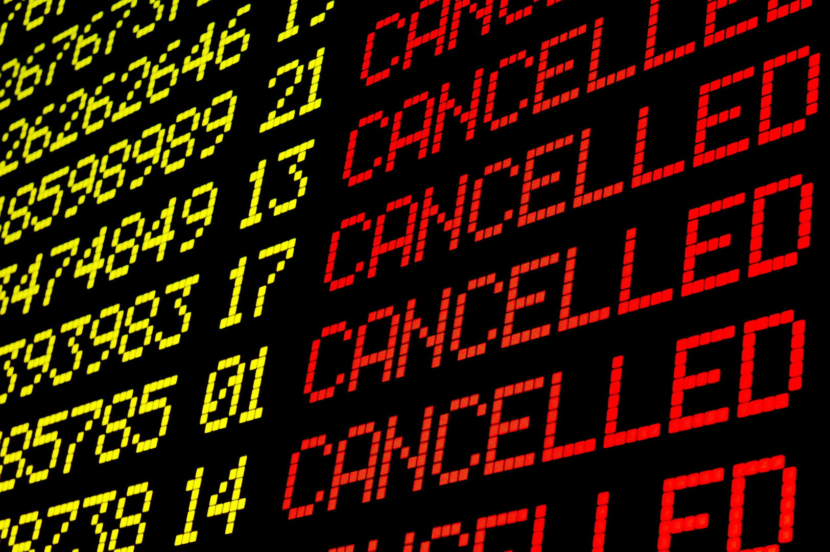 Vaccine mandate blamed for mass flight cancellations