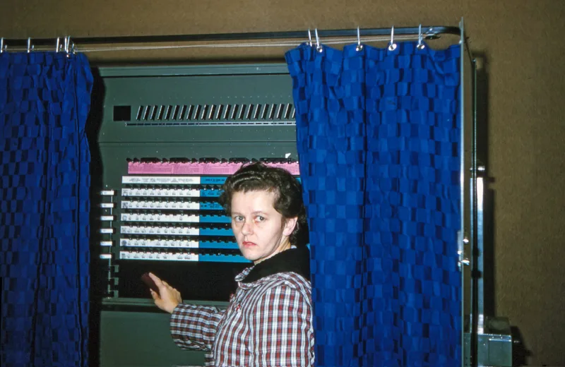 Half of voting center machines in Maricopa malfunctioned, says new report