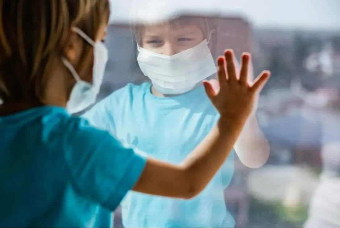 Mídia pergunta ao arquiteto da pandemia como "ir além" da ciência sobre máscaras