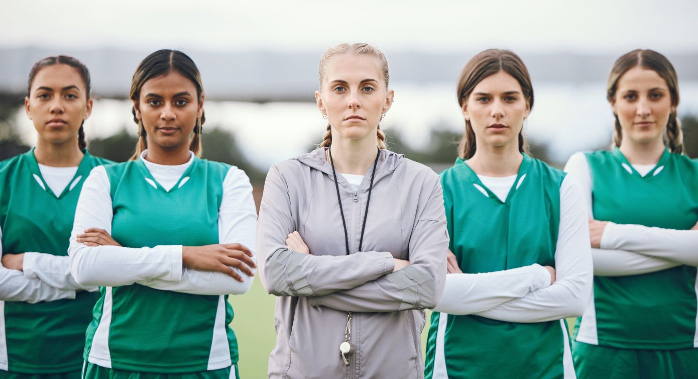 Equipe feminina força a saída de adversário masculino ao se recusar a jogar