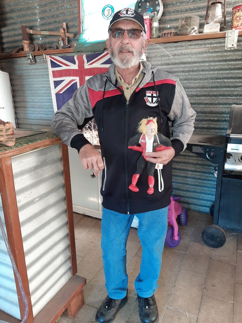 St Kilda Saints Mens Swish Premium Hood Size:S Customer Photo