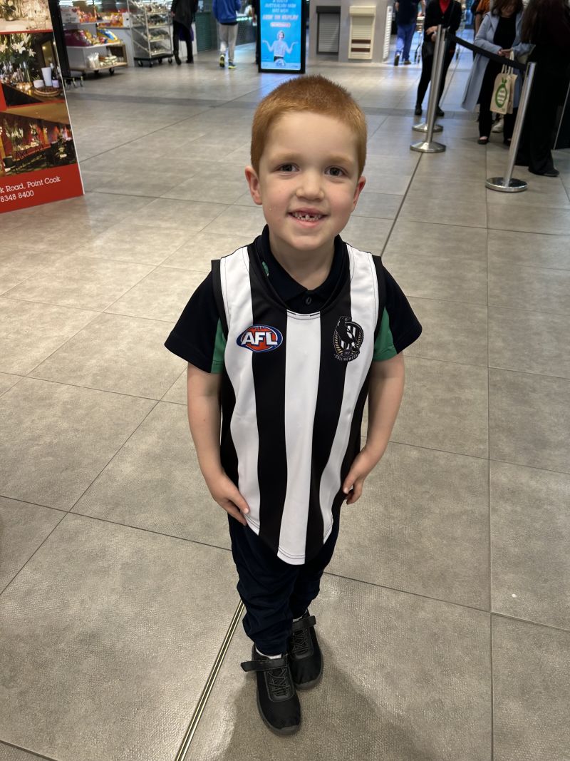 Collingwood Magpies Kids Guernsey Size8 Customer Photo