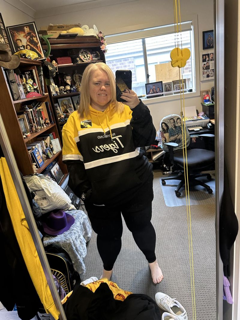 Richmond Tigers Mitchell & Ness Head Coach Hoodie Customer Photo