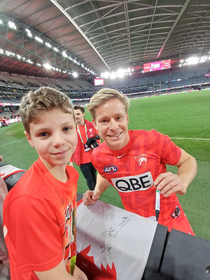 Sydney Swans Kids Guernsey Size14 Customer Photo