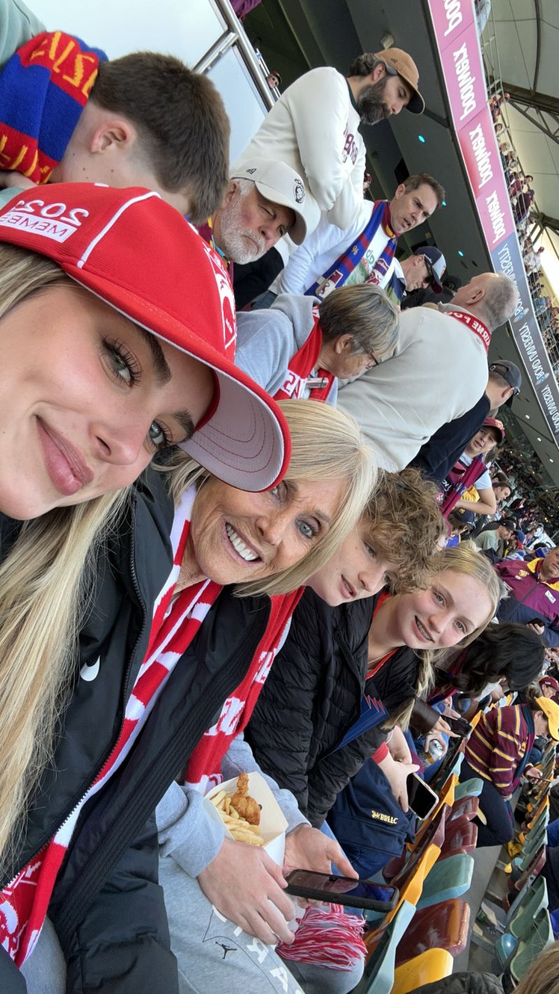 Sydney Swans Defender Scarf Customer Photo