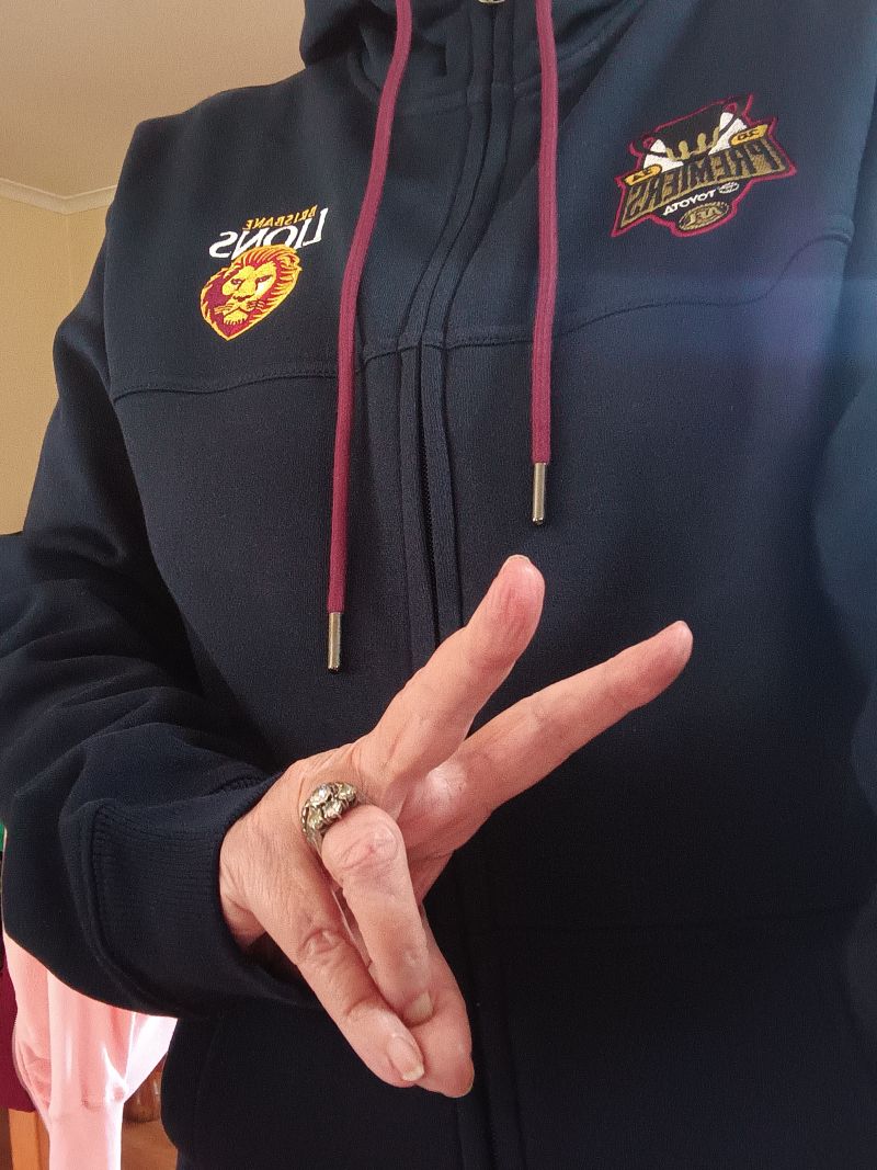 Brisbane Lions 2024 Premiers Mens Zip Thru Hood Size:M Customer Photo