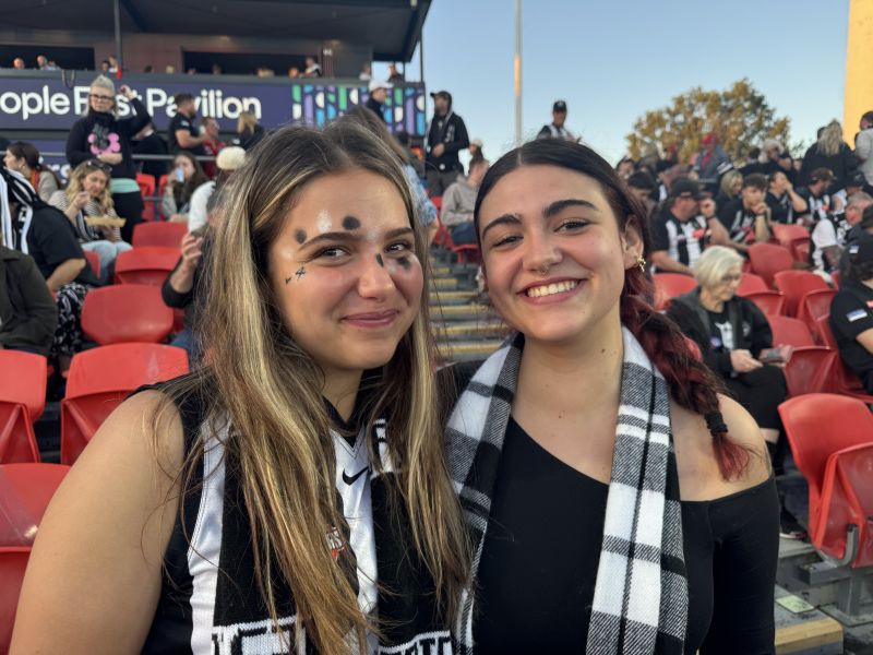 Collingwood Magpies Tartan Scarf Customer Photo