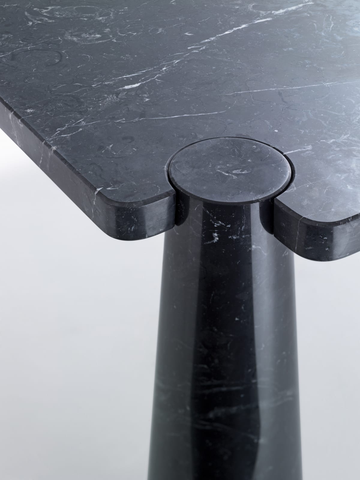 Detail of the gravity joint on the Eros marble table