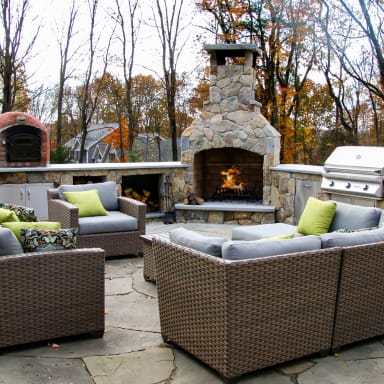 Complete Outdoor Kitchen Using Modular Components