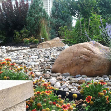 We carry specialty crushed stone, river rocks, lightweight aggregates, beach pebbles, lava rock, pea gravel and river jacks.