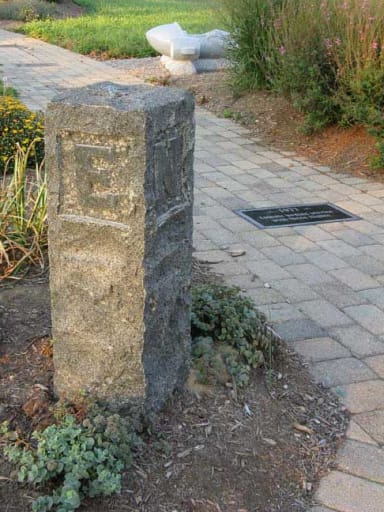 StoneLife Directional Post