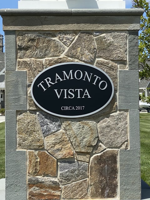 Stone Veneer Pillar with Custom Bluestone Cap Stone Veneer Pillar with Custom Bluestone Cap