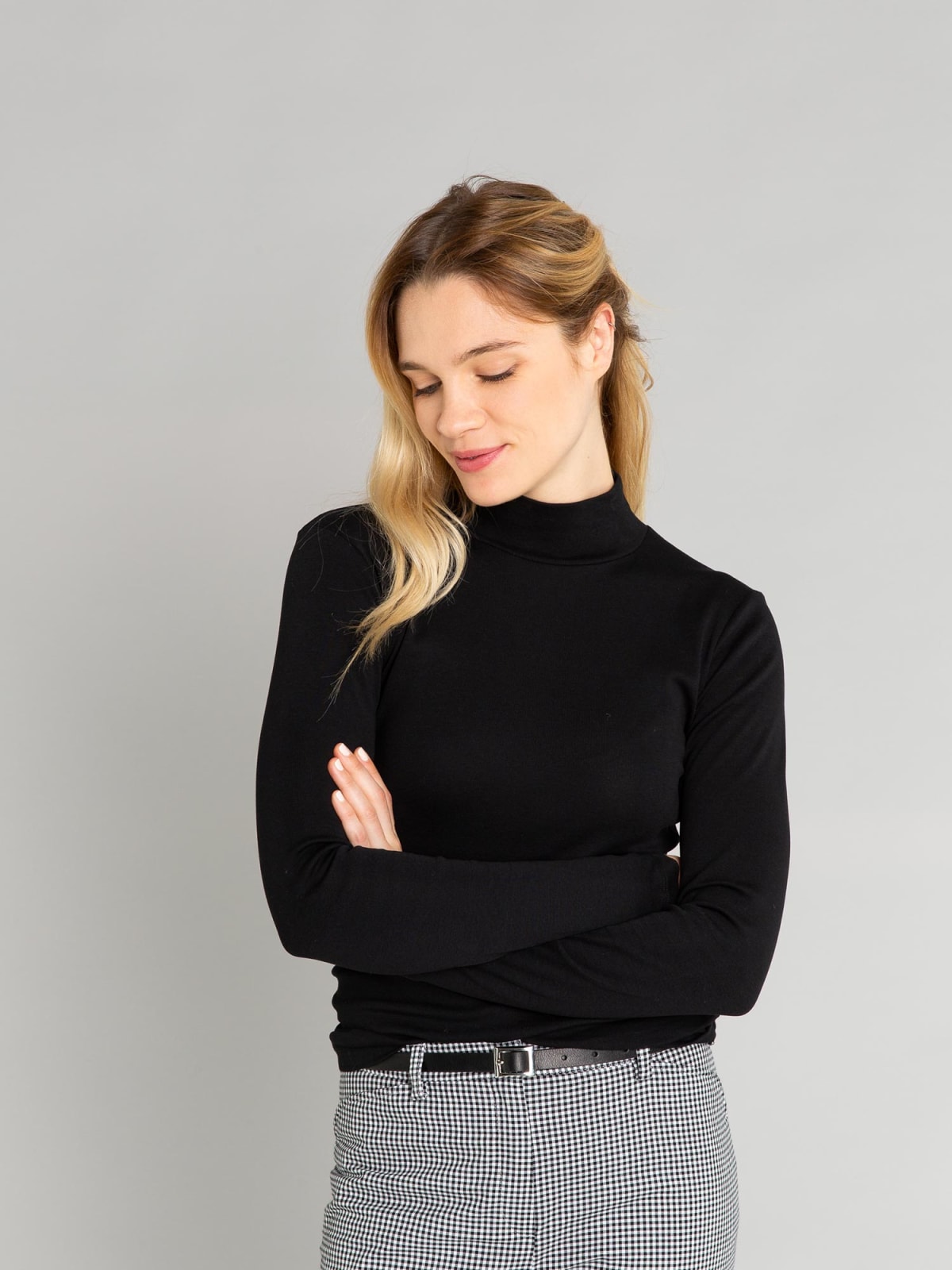 black Vian mockneck t-shirt