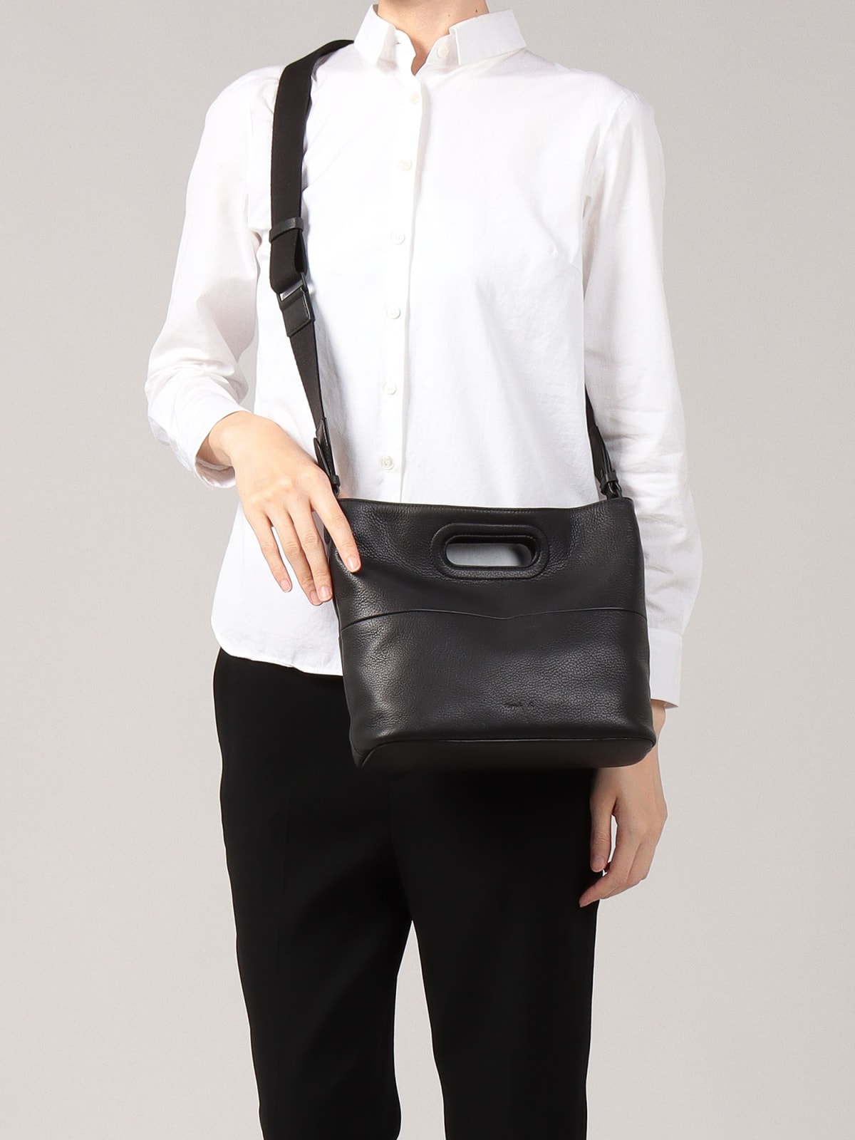 black small square grained leather shoulder bag image number 5