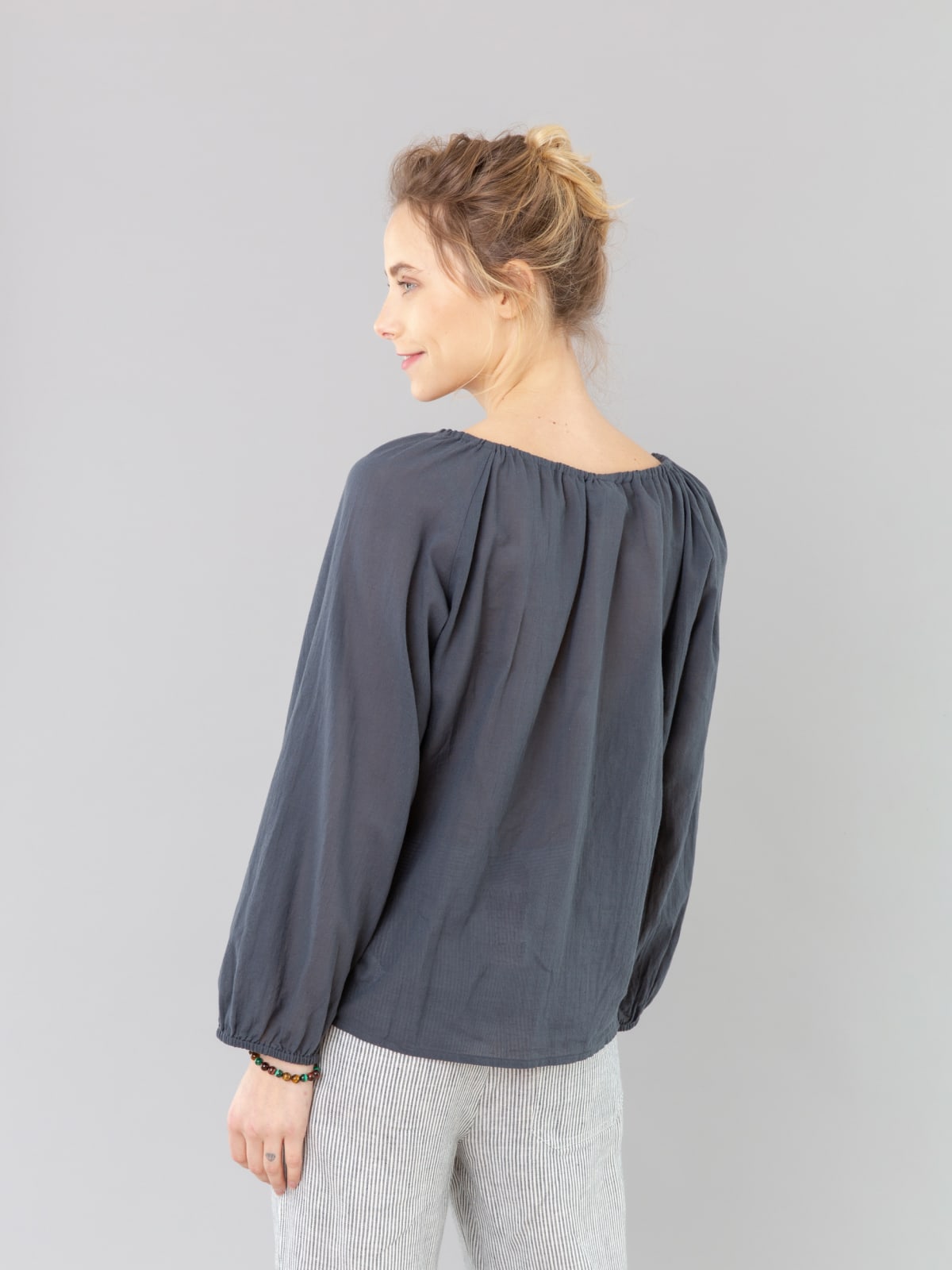 grey cheesecloth Pacha blouse image number 4