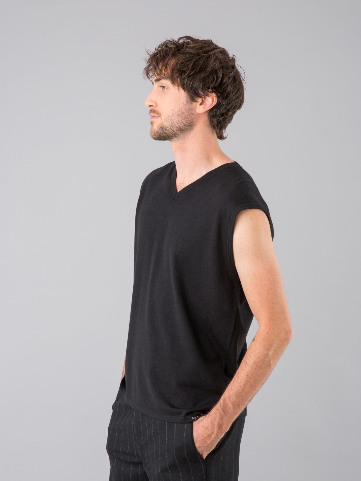 V black sleeveless merino wool sweater