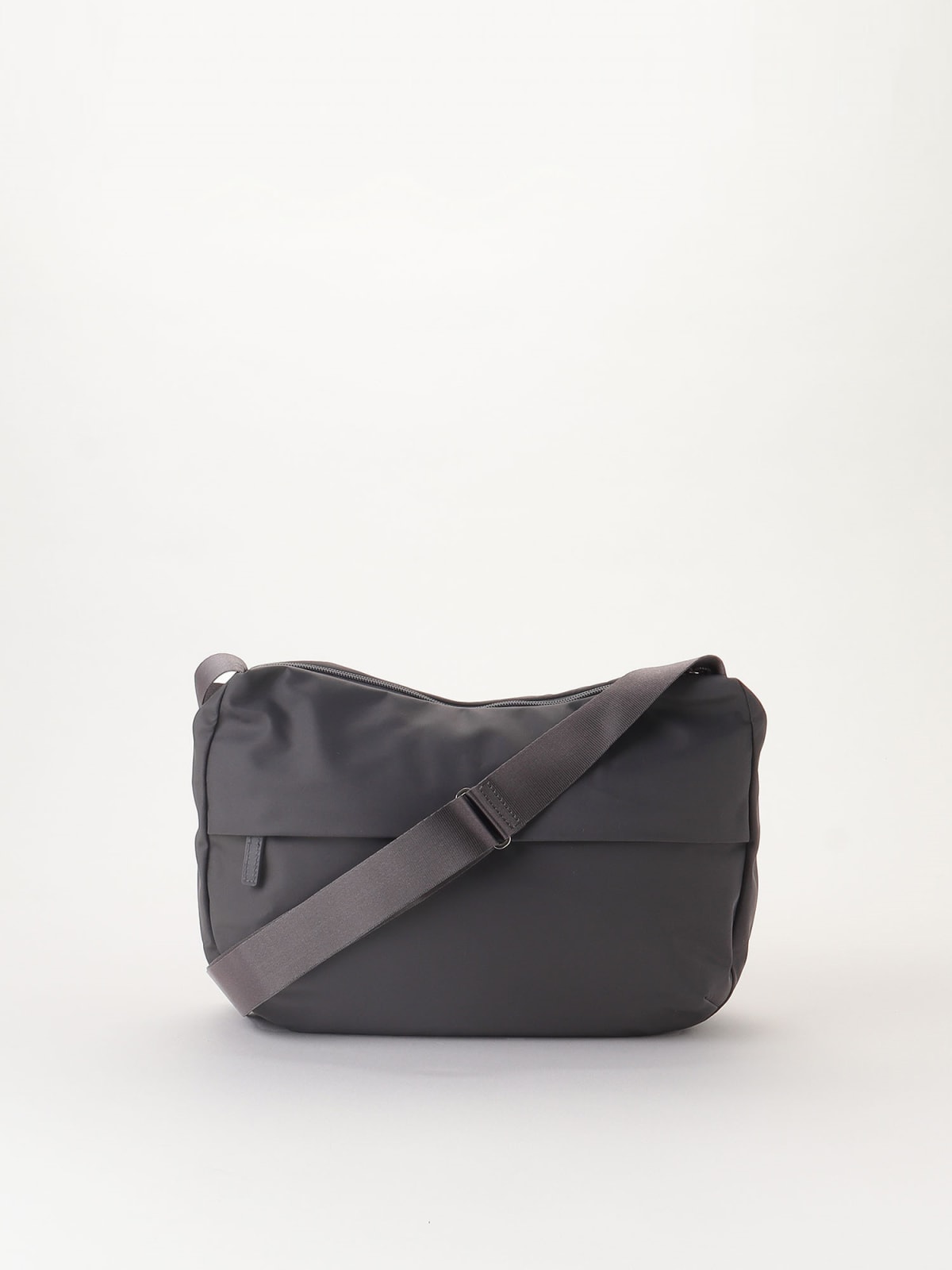 【agnes b】BLACK ENAMEL SHOULDER BAG 2946B black leather Asya bag | Agnès b.
