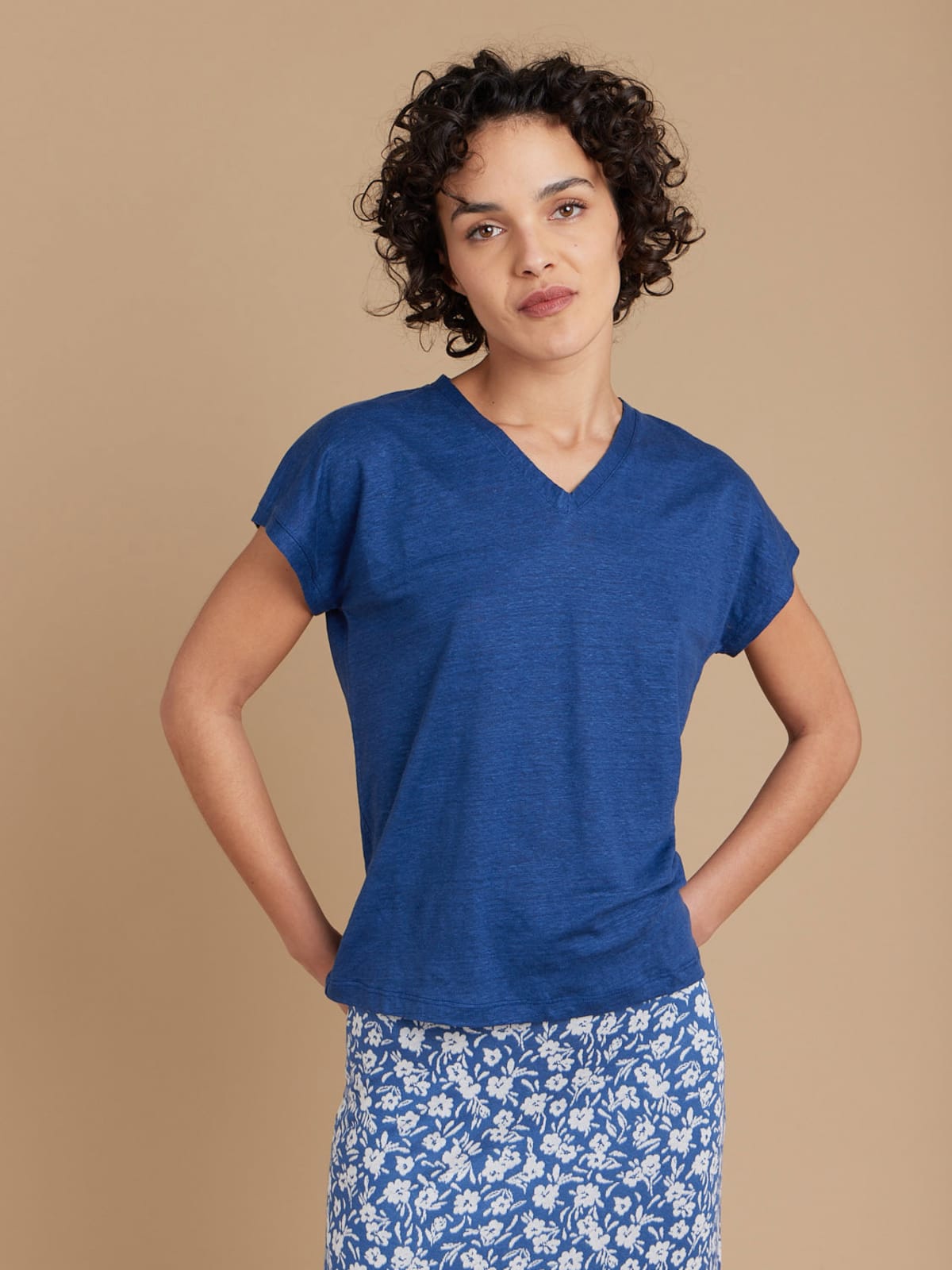 blue linen v-neck Kim t-shirt