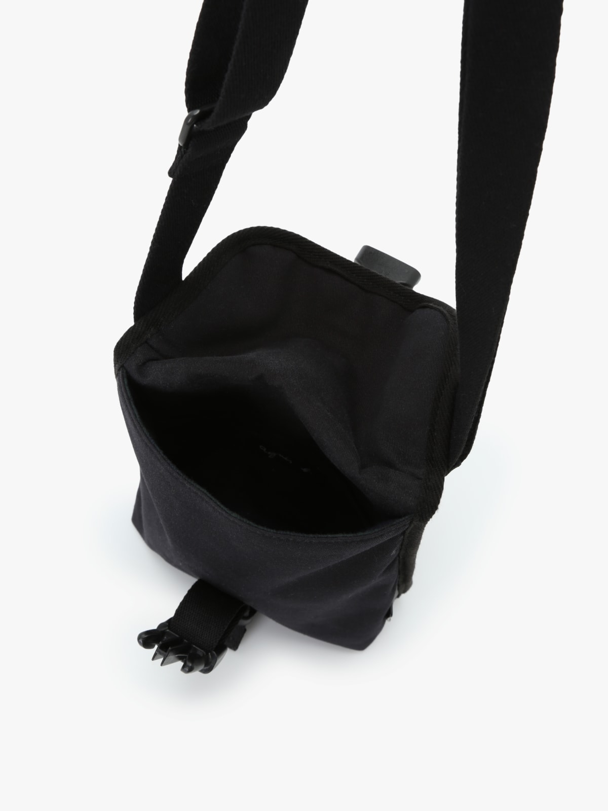 sac bandoulière en coton noir image number 5