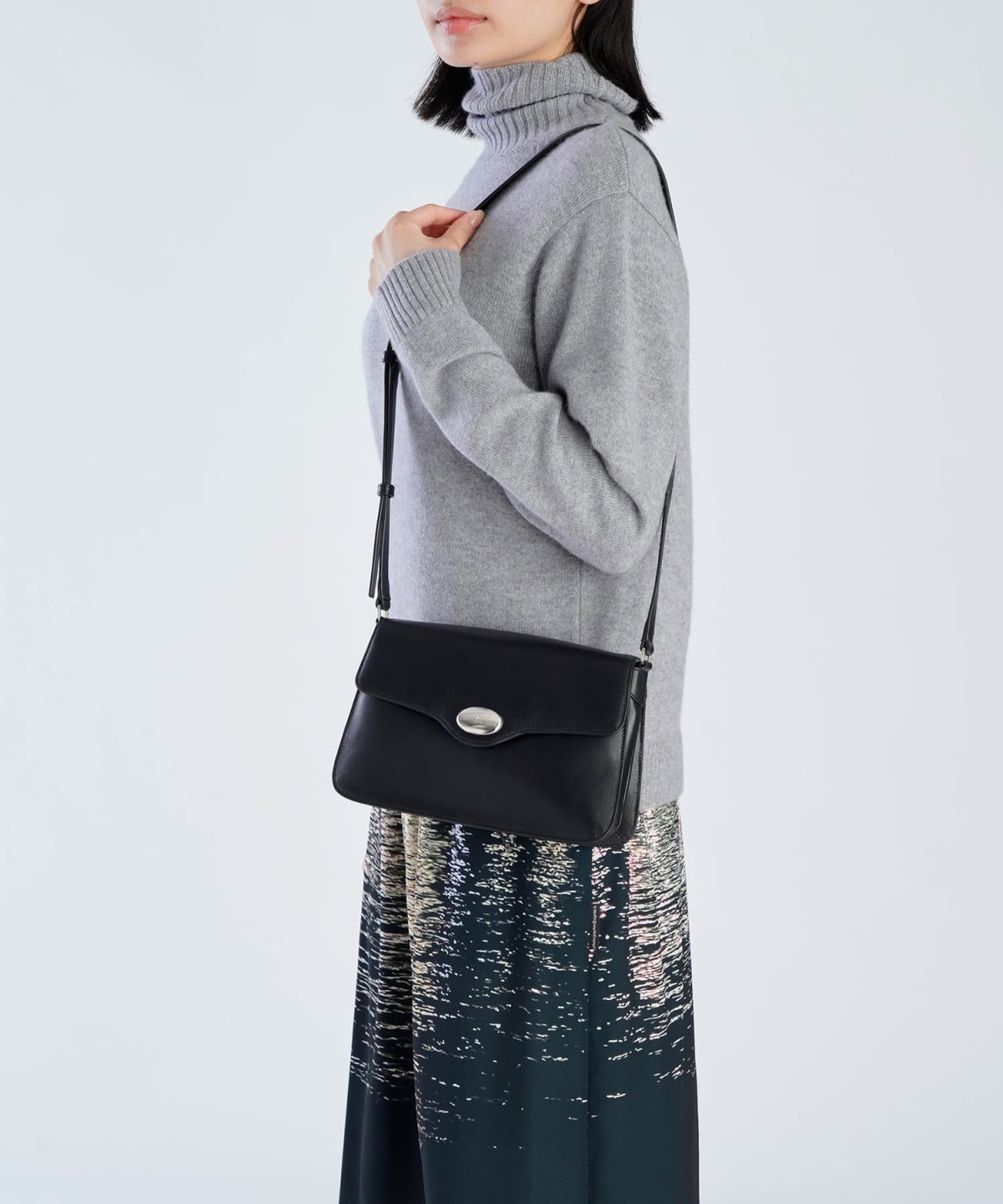 sac bandouli&egrave;re en cuir noir