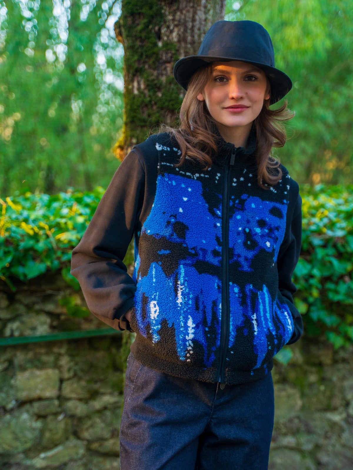 sleeveless faux fur jacket "Lumières la nuit" photo by agnès b.