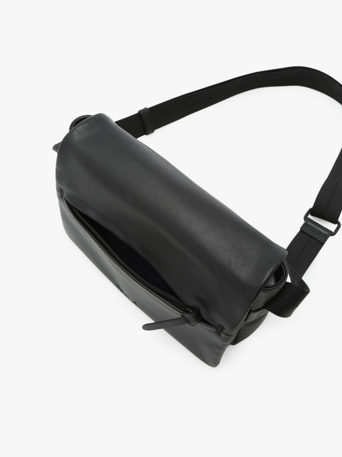 black leather shoulder bag image number 4