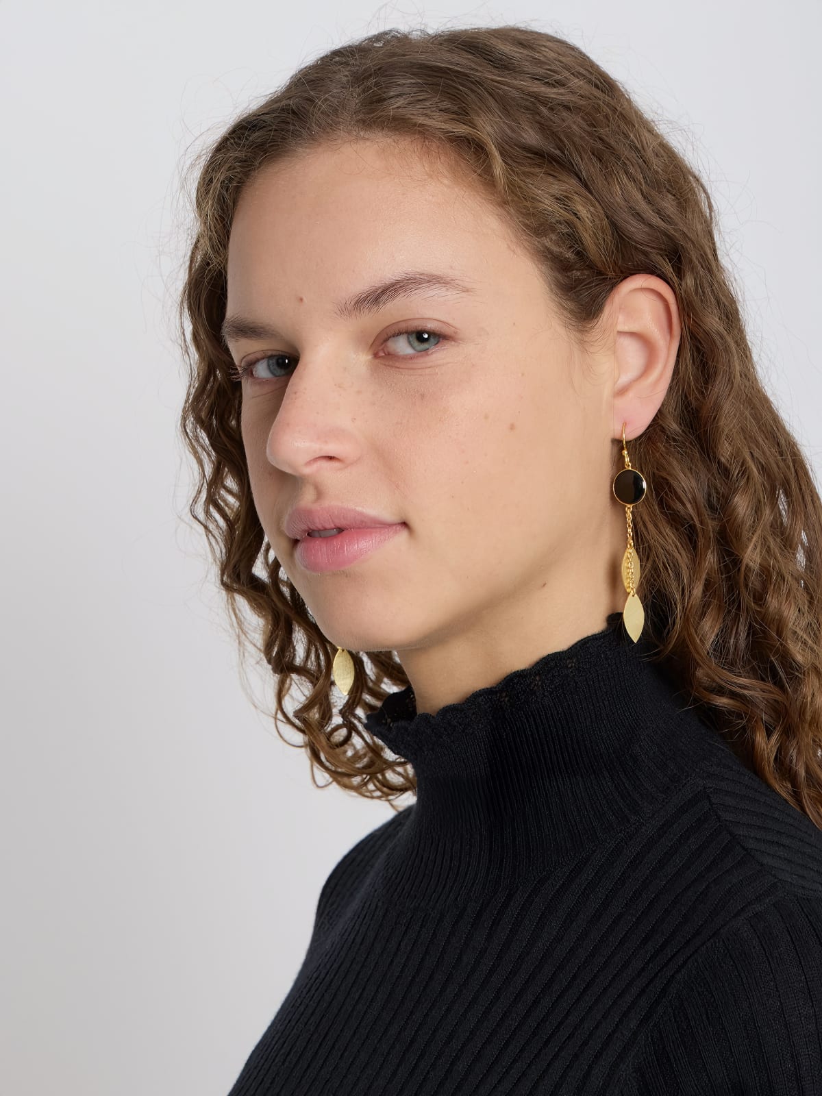 color gold brass Shine earrings image number 2