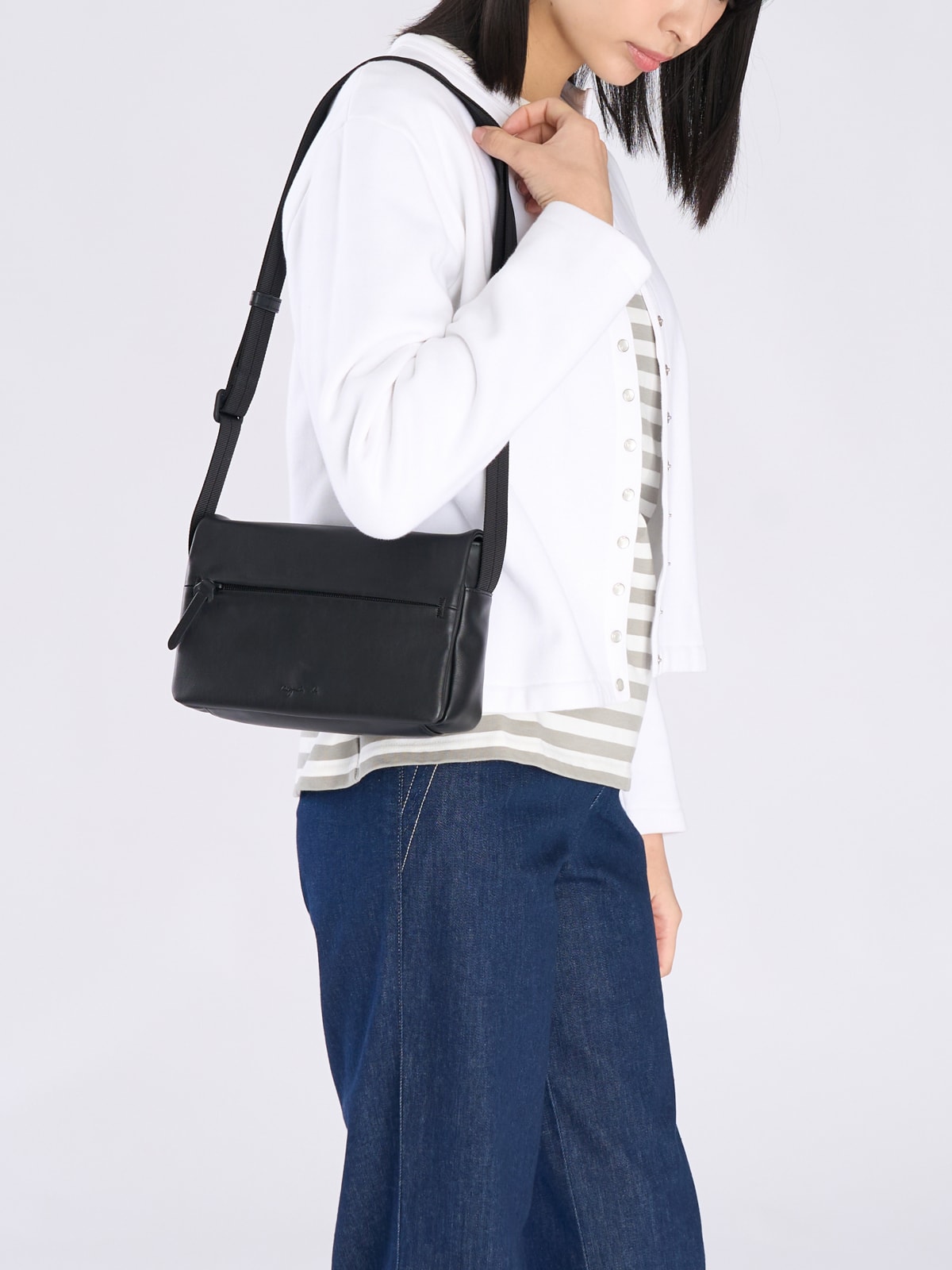 black leather shoulder bag