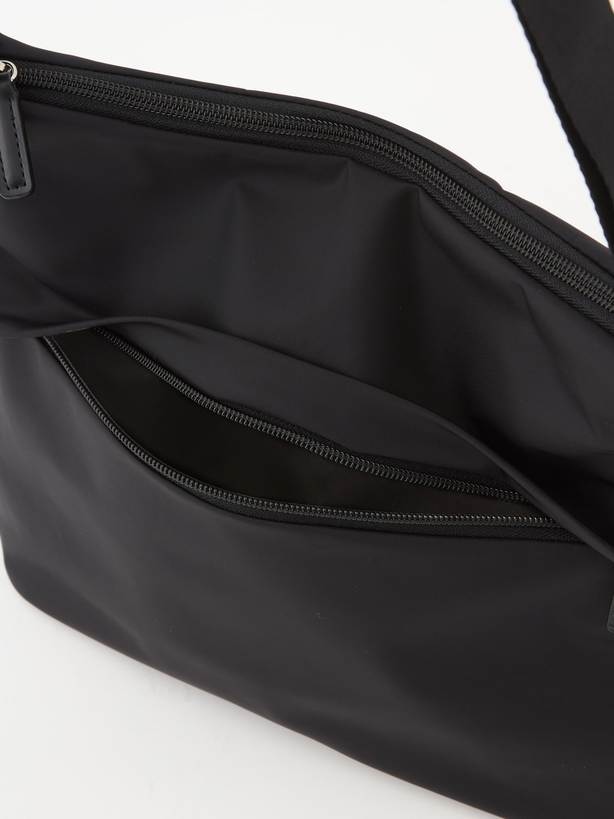 sac bandouli&egrave;re noir en nylon image number 4